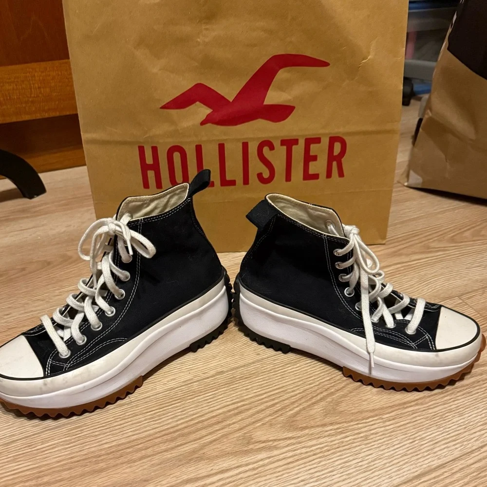 Black and White Converse High-Top Run Star Hike Sneakers- Like New - Picture 7 of 13